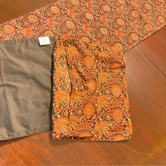 CRATE and BARREL RAJASTHALI Linen Table Runner with Dust Bag 14 x 90 inches - Picture 8 of 15